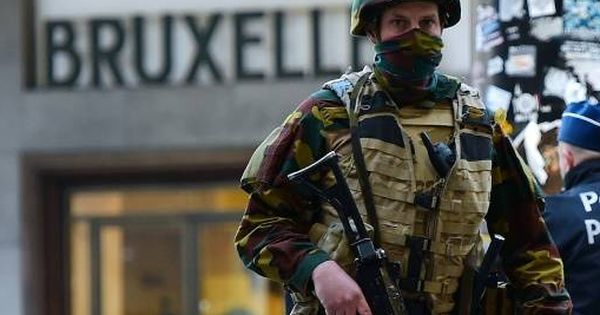 Foto: Un soldado vigila las calles de Bruselas. (Reuters)