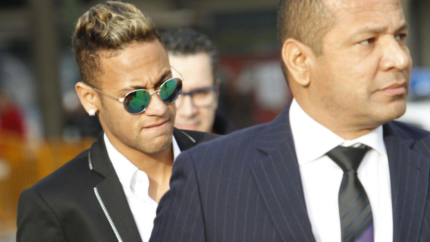 En la imagen, Neymar junto a su padre. (Cordon Press)
