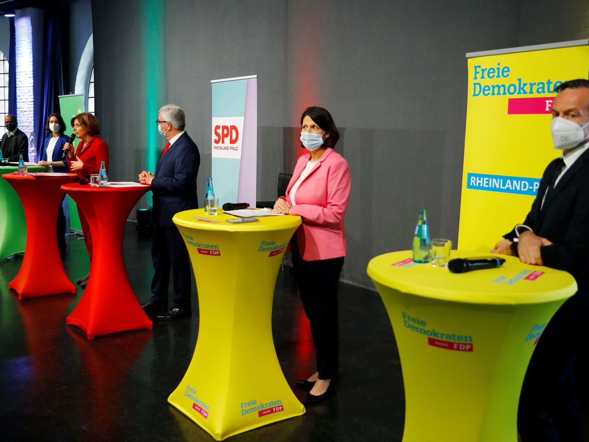 Foto: Conferencia de prensa durante los diálogos de coalición en Renania-Palatinado. (Reuters)