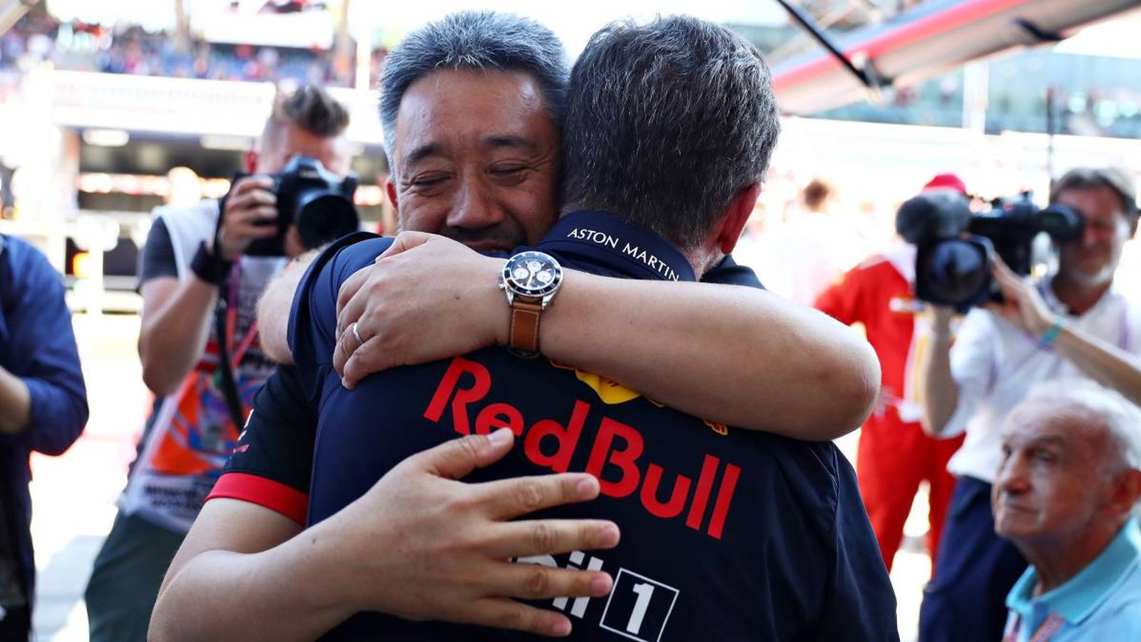 Foto: Dos jefes en un abrazo. (@HondaRacingF1)