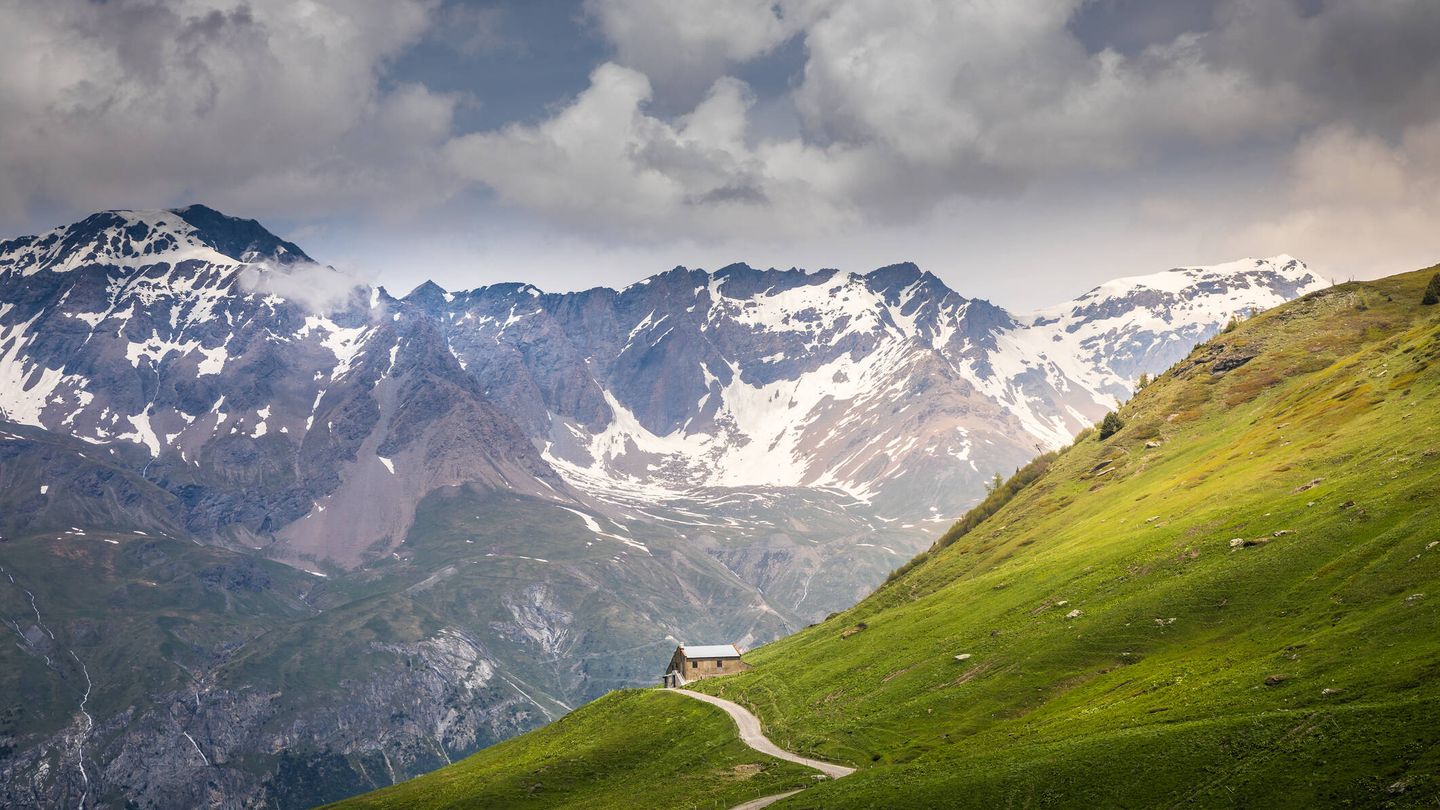 Carretera de montaña hacia el Col de l'Iseran (Fuente: iStock)