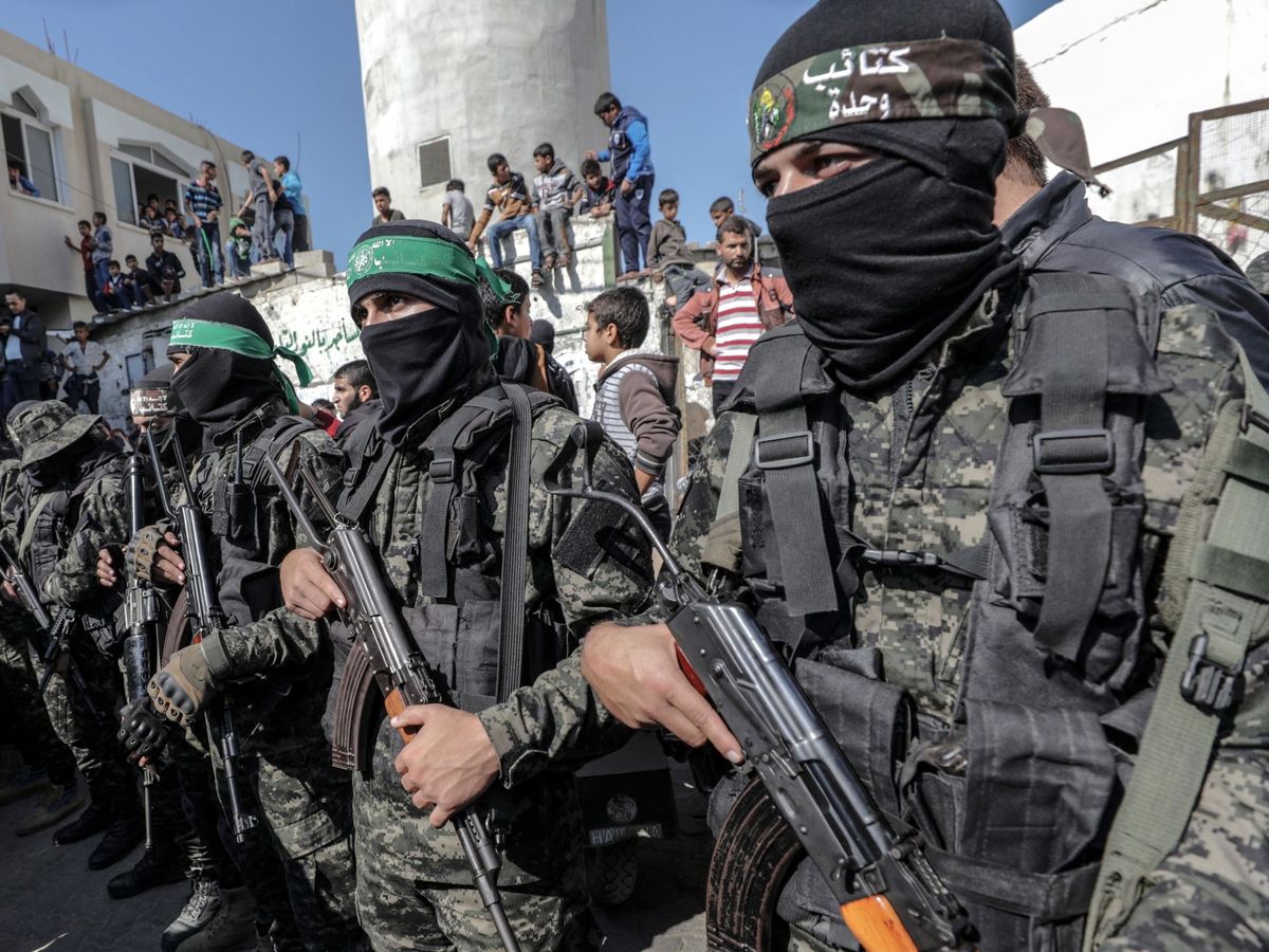 Foto: Combatientes de las Brigadas de Ezzeldin Al-Qassam. (EFE/Mohammed Saber)