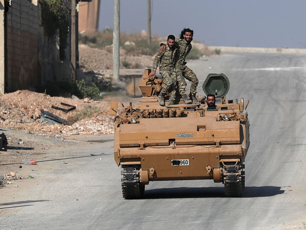 Foto: Rebeldes sirios de las fuerzas apoyadas por Turquía en la ciudad de Tal Abyad. (Reuters)