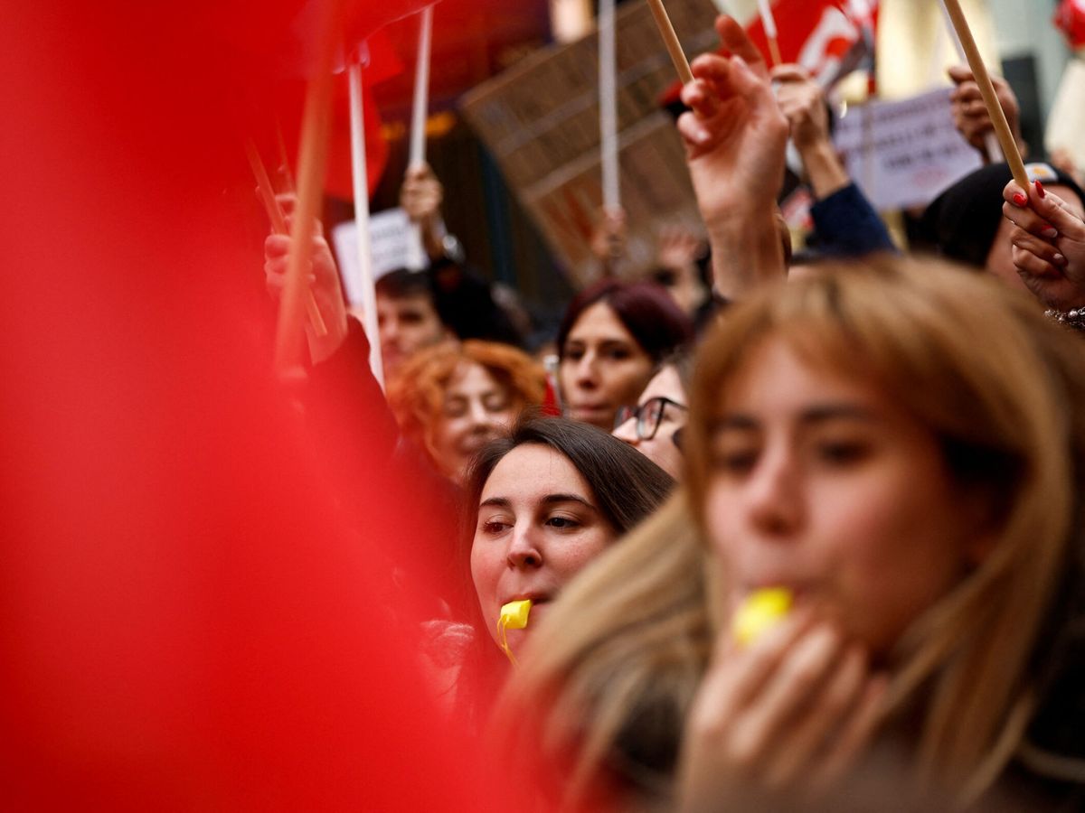 Foto: Protestas en Madrid para reclamar una subida salarial. (Reuters/Juan Medina)