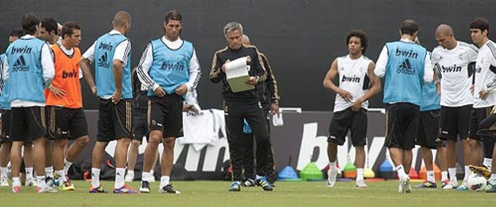 Foto: El Madrid debe acelerar la operación salida para no colapsar más la 'maxi plantilla' de Mourinho