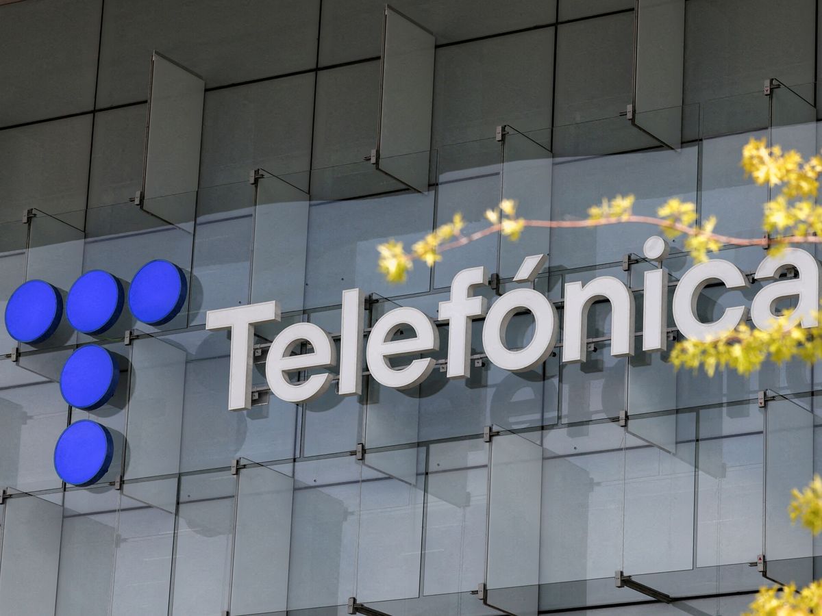 Foto: Logo de Telefónica en su sede de Madrid. (Reuters/Violeta Santos Moura)