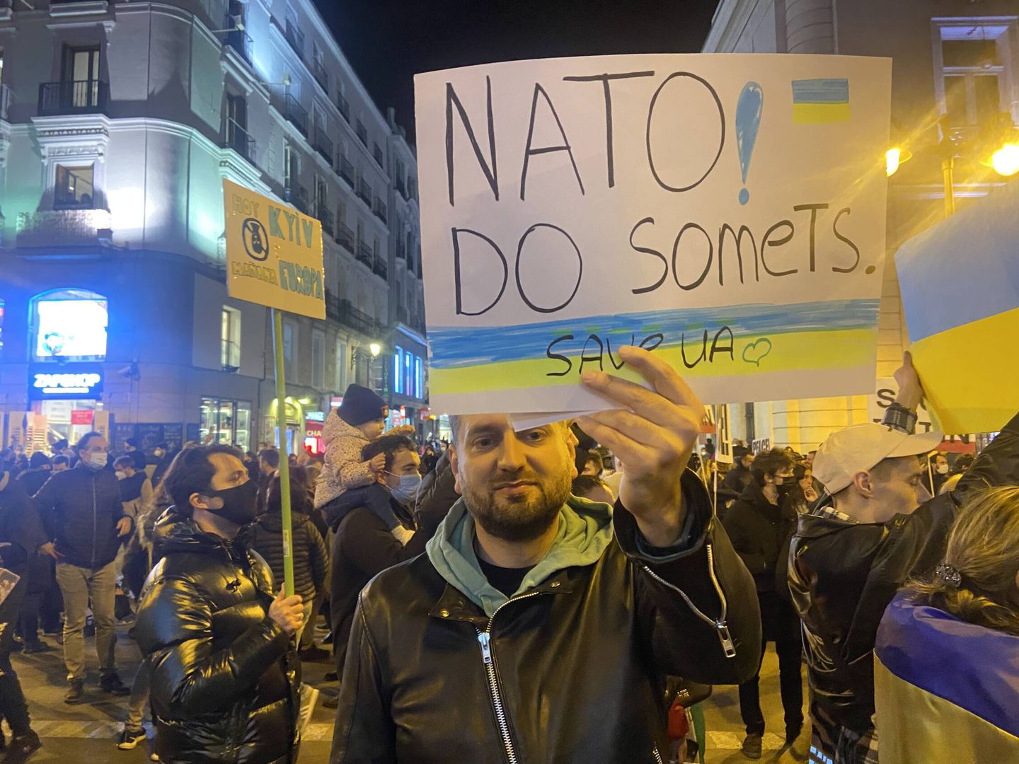 Anton, en una manifestación en Madrid al inicio del conflicto. (A. Farnós)