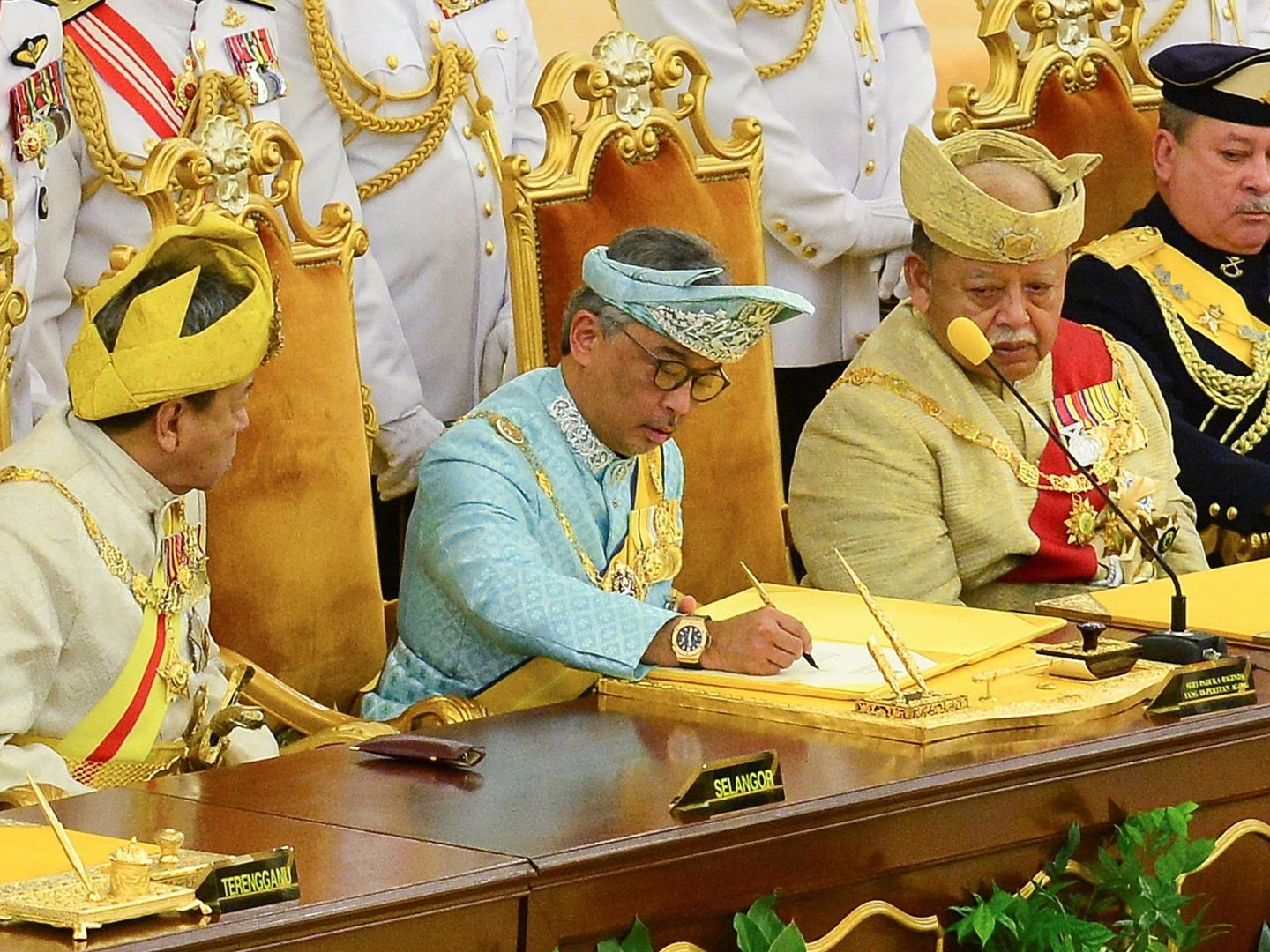El sultán, tras prestar juramento como nuevo rey de Malasia. (EFE)