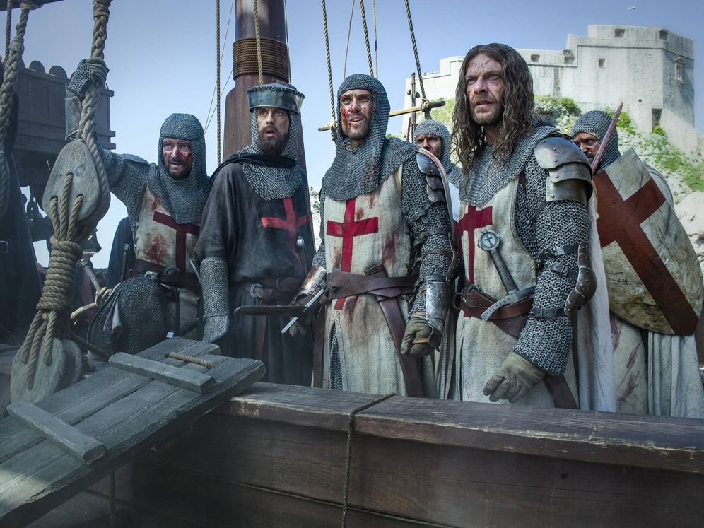 Foto: Tras el asedio de Acre, los Caballeros Templarios emprenden la huida en 'Knightfall'. (HBO)