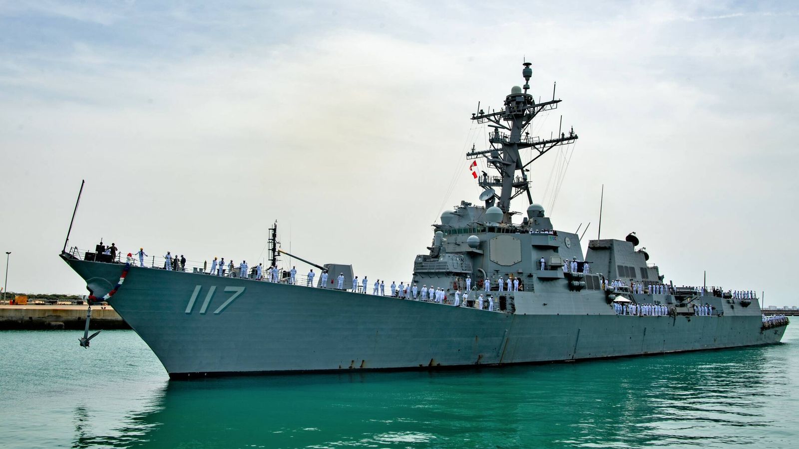 El USS Paul Ignatius entrando en Rota. (US Navy)