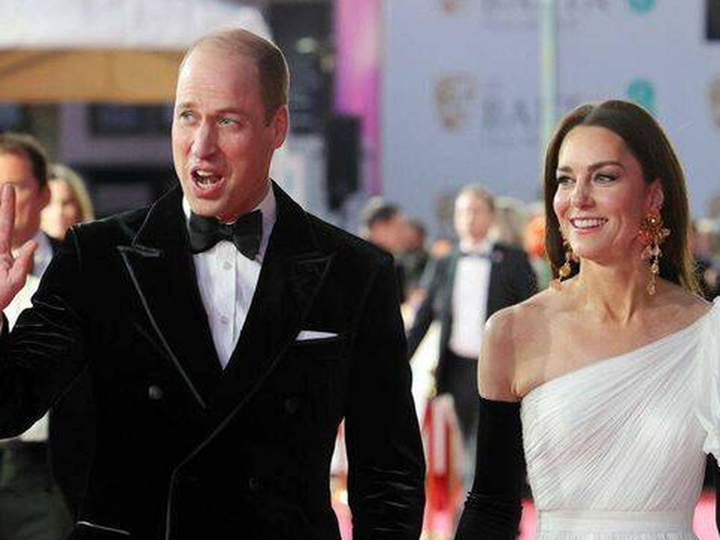 El príncipe Guillermo y Kate Middleton, en su llegada a la alfombra roja de los Premios Bafta 2023. (Getty)