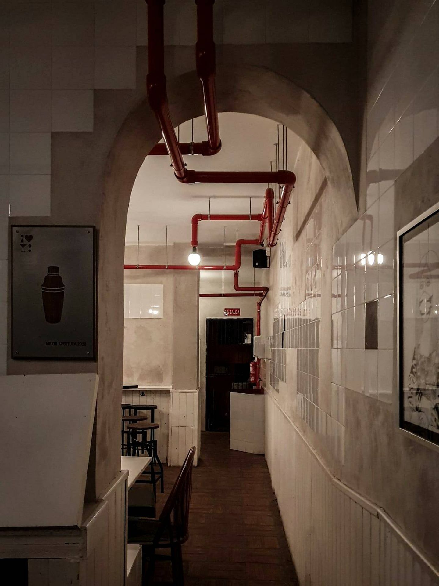 Interior de la coctelería Savas.