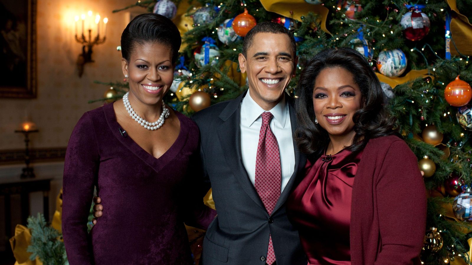 Foto: Michelle Obama, Barack Obama y Oprah Winfrey en diciembre de 2009