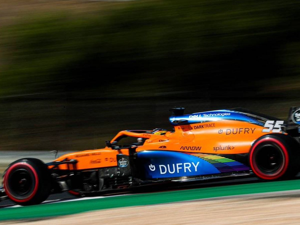 Foto: Carlos Sainz se colocó líder desde la séptima posición tras dos primeras vueltas muy inspiradas. (McLaren)