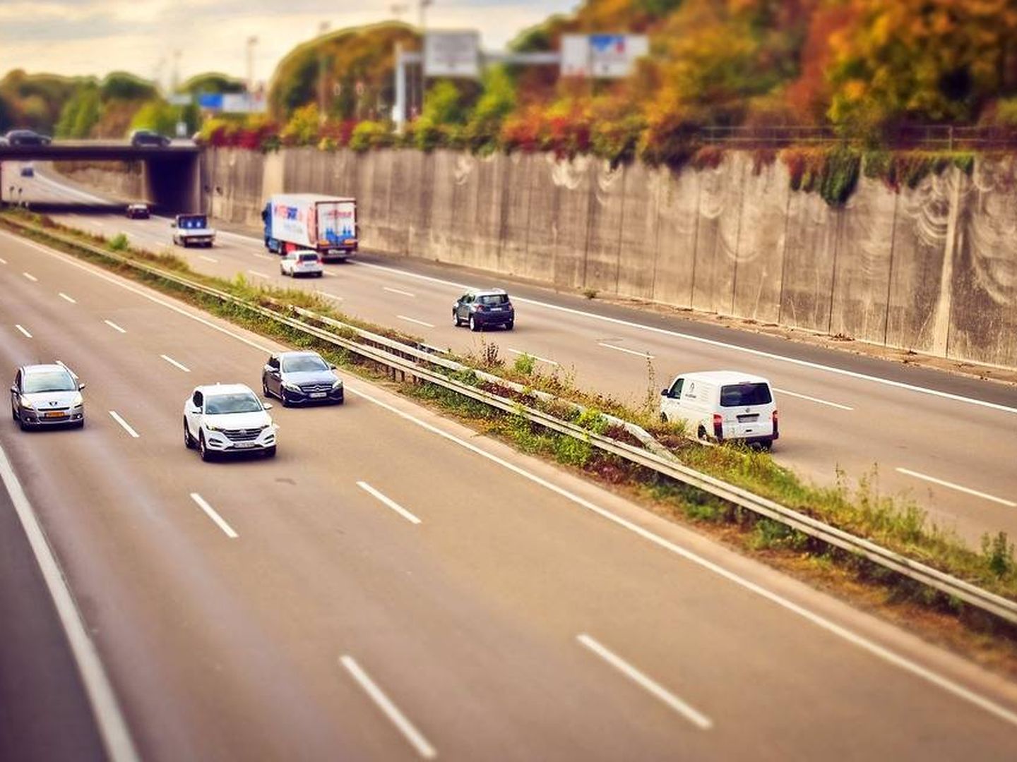 Con la actual regulación energética, España no lo tendrá fácil para instalar la carga inalámbrica en las carreteras (Fuente: Pixabay)