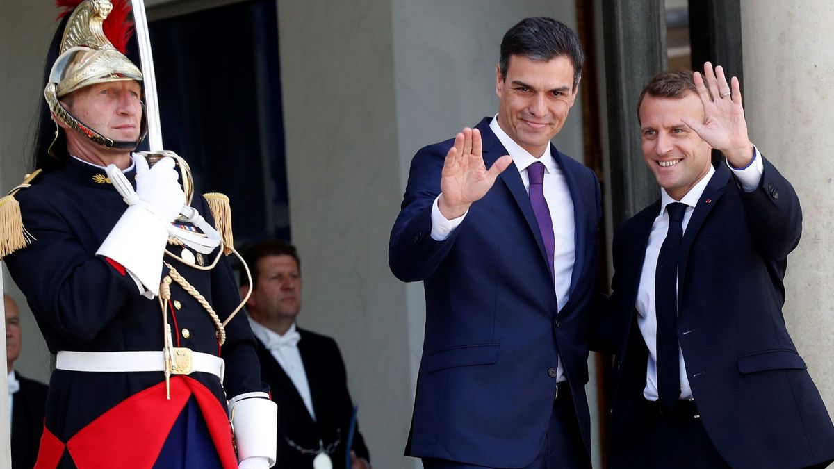 Sánchez y Macron defienden los centros de desembarco de migrantes en suelo europeo