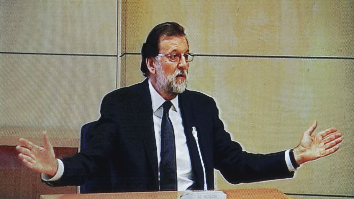 Ironía, evasivas y galleguismos... Rajoy despacha su 'paseíllo' por Gürtel