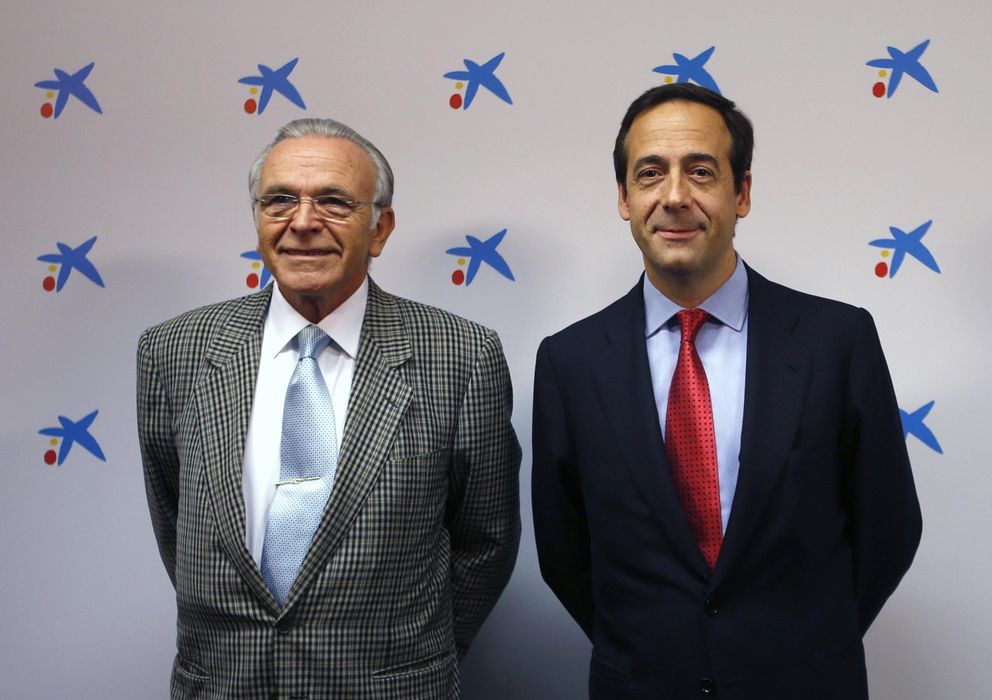 Foto: Fainé con el nuevo consejero delegado de CaixaBank, Gonzalo Gortázar. (Reuters)