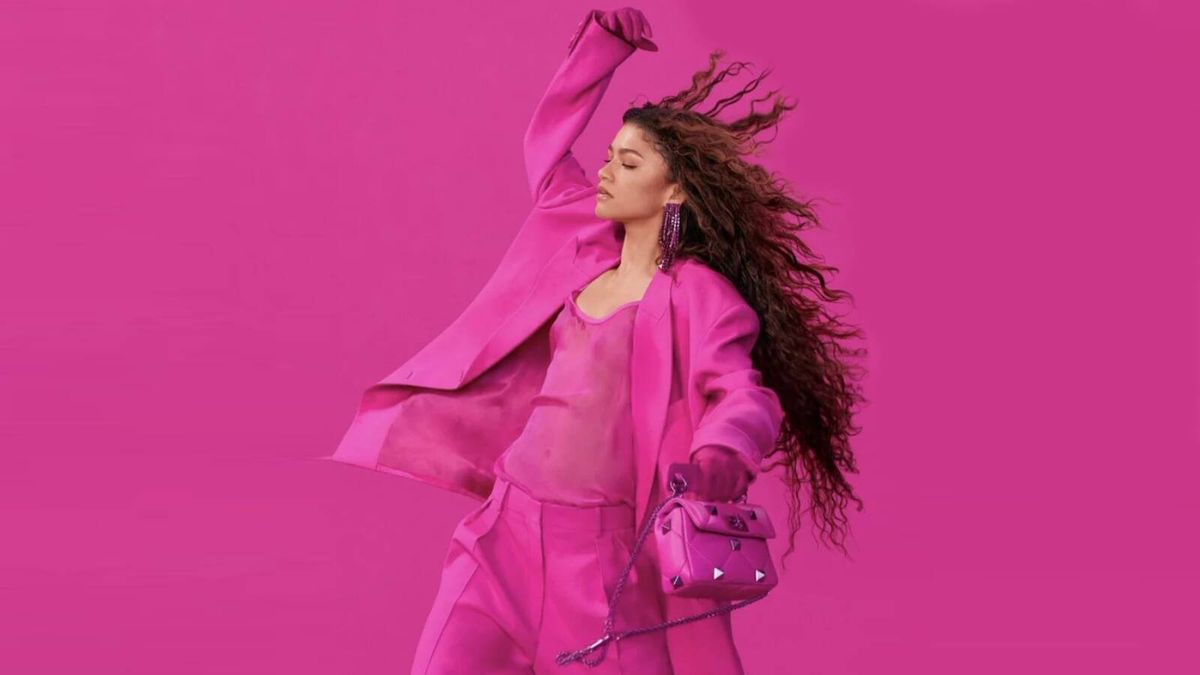Los entresijos de la nueva campaña de Valentino, de nuevo con Zendaya y más rosa que nunca