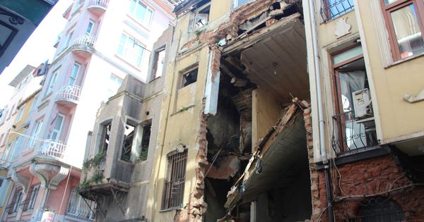 Foto: Casa en ruinas en Estambul tras un terremoto sufrido en 2018. (EFE)