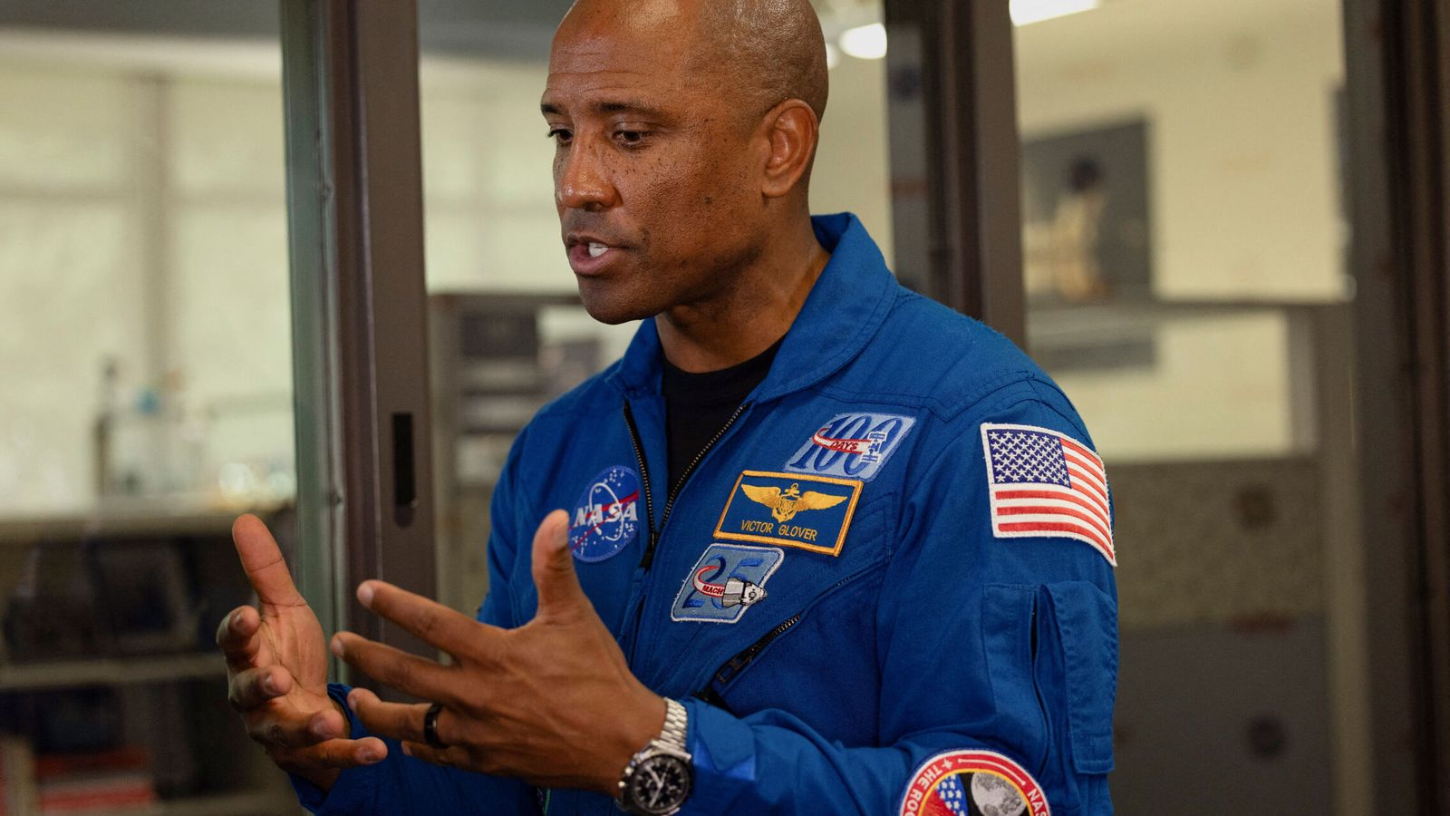 Victor Glover, piloto de Artemis II: "Si hubiéramos lanzado la misión y luego desorbitado de emergencia, habría sido un éxito rotundo"