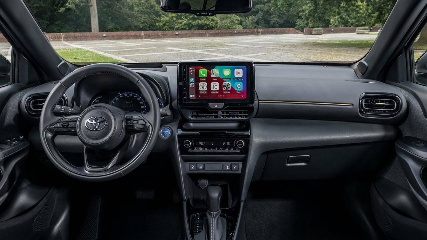 El sistema Multimedia Toyota Connect es nuevo e incluye Apple CarPlay y Android Auto inalámbricos.