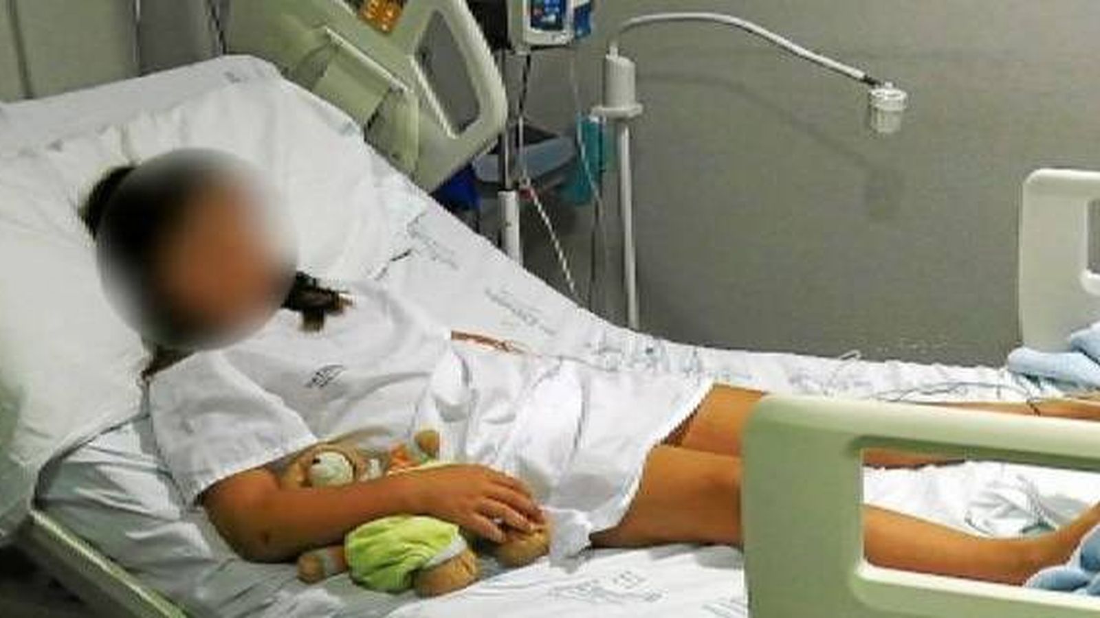 Foto: Imagen de la niña hospitalizada tras la paliza. (Atlas)