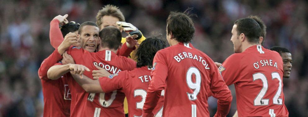 Foto: El Manchester United vence al City y apunta al título (2-0)