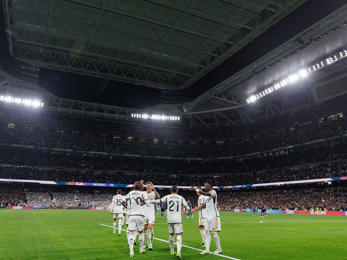 Foto: Los jugadores del Madrid celebran un gol ante un Bernabéu lleno. (Real Madrid)