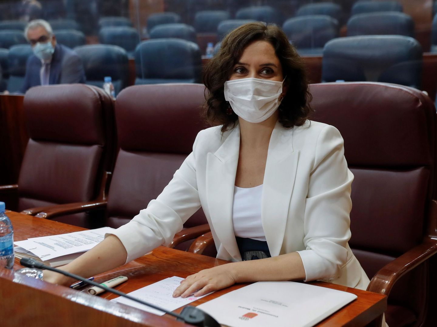 La presidenta regional, Isabel Díaz-Ayuso, al inicio del pleno de la Asamblea de Madrid. (EFE)