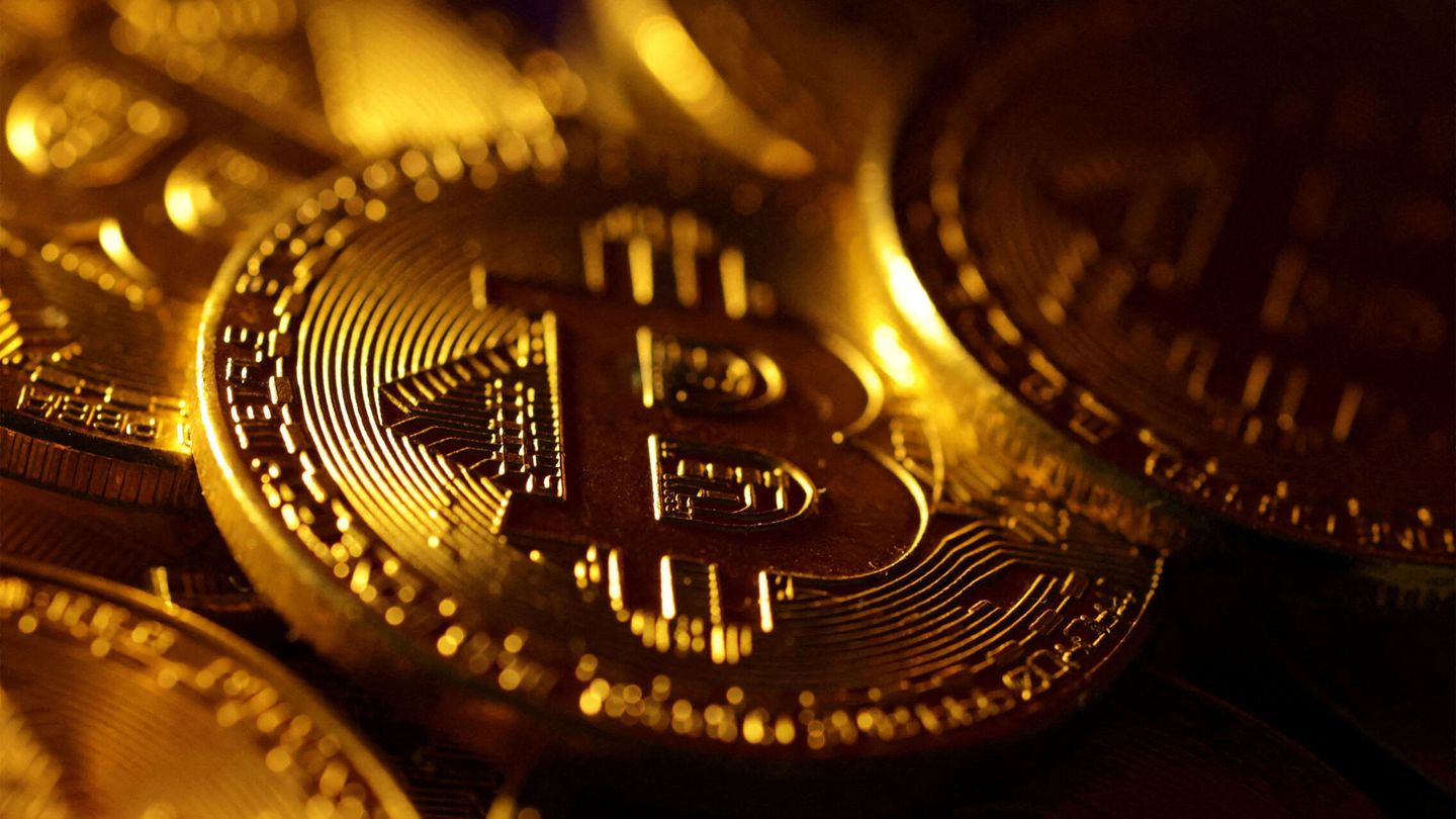 Ilustración del bitcoin. (Reuters)