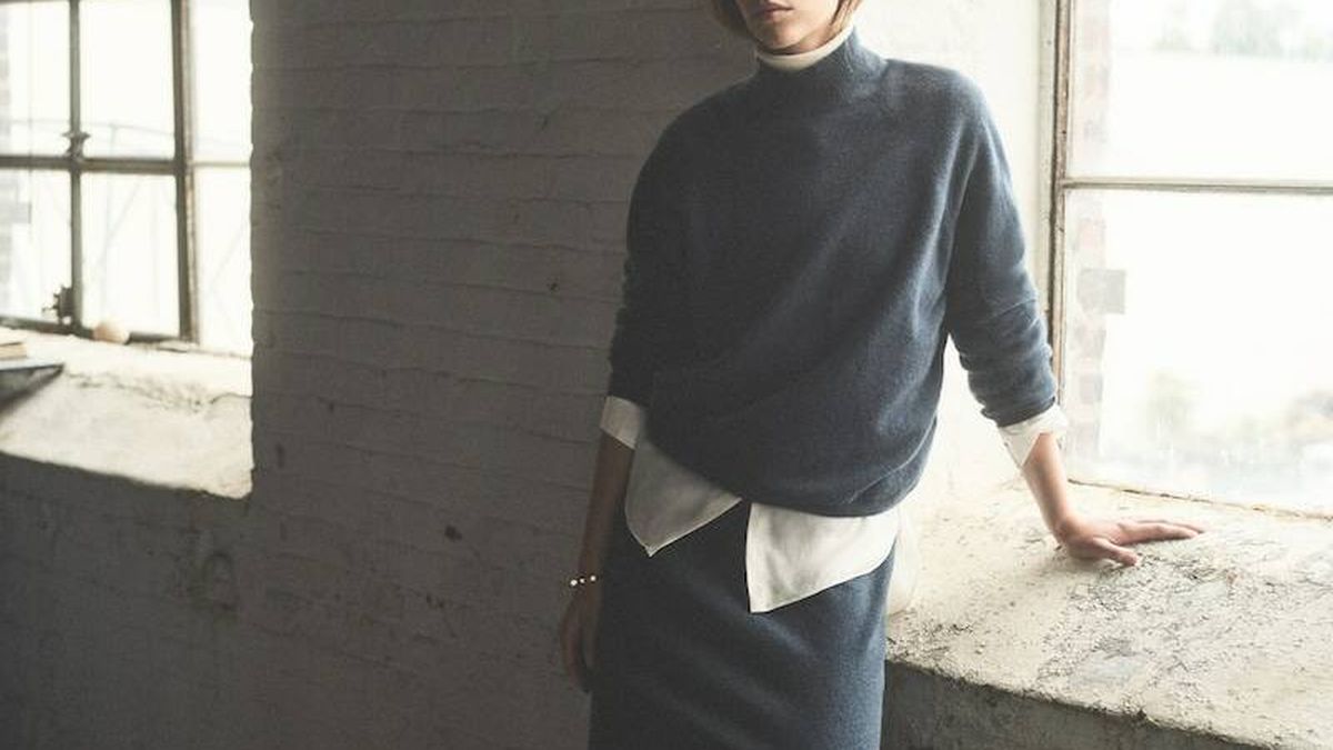 El look de falda y jersey de Massimo Dutti para acertar en los días de frío