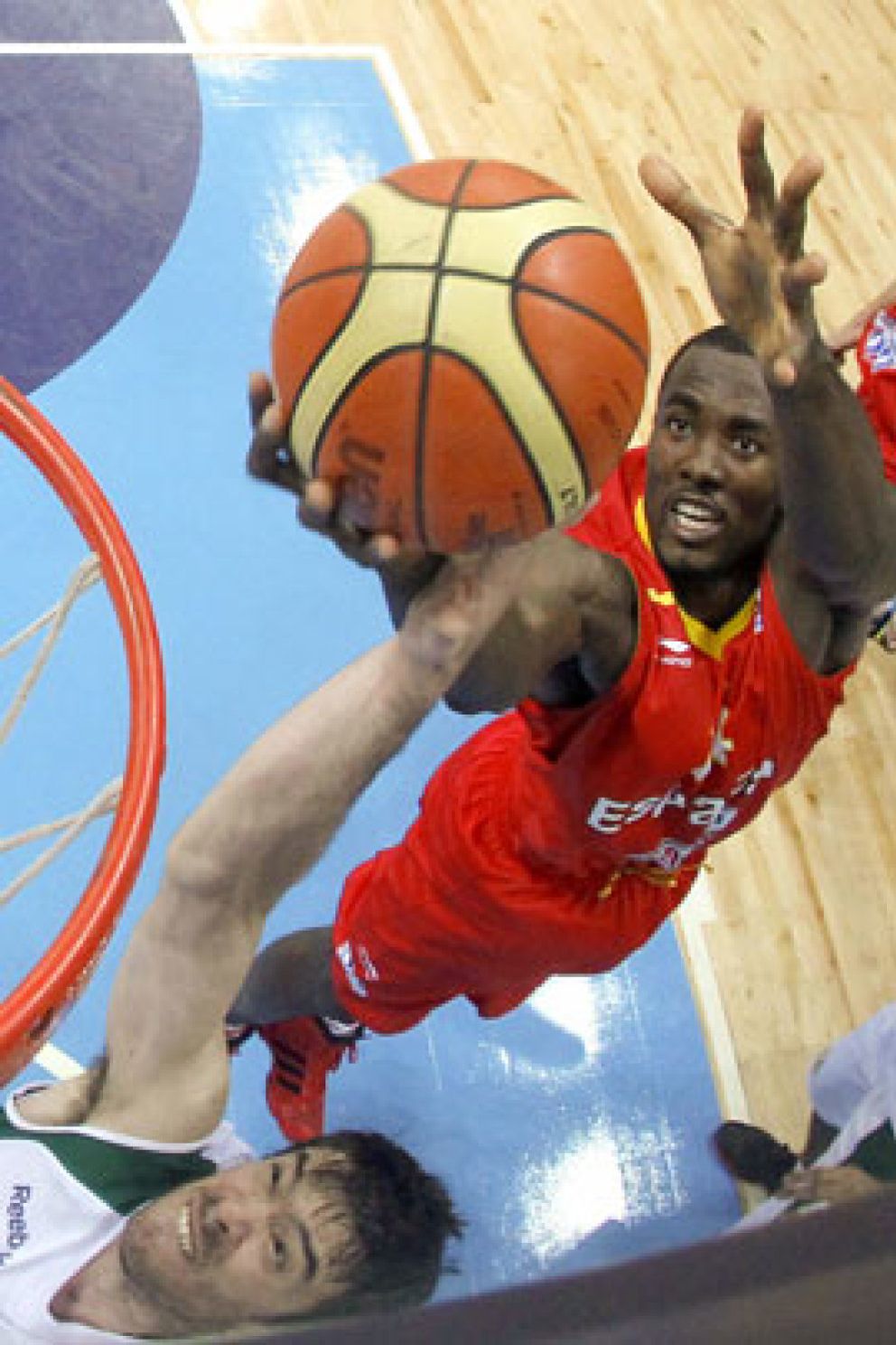 Foto: Ibaka se queda sin Eurobasket por decisión médica