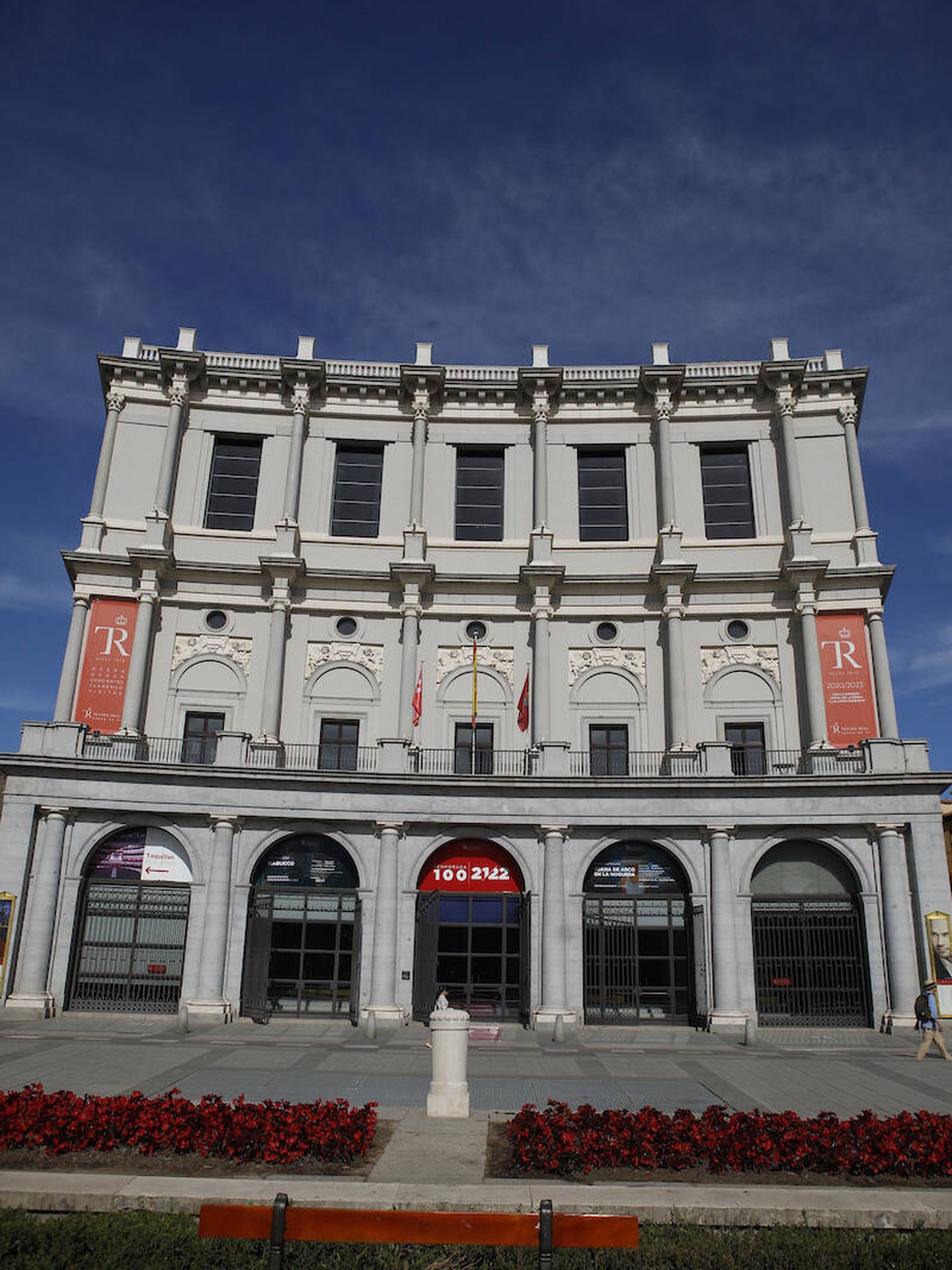 El Teatro Real se engalana. (Limited Pictures)