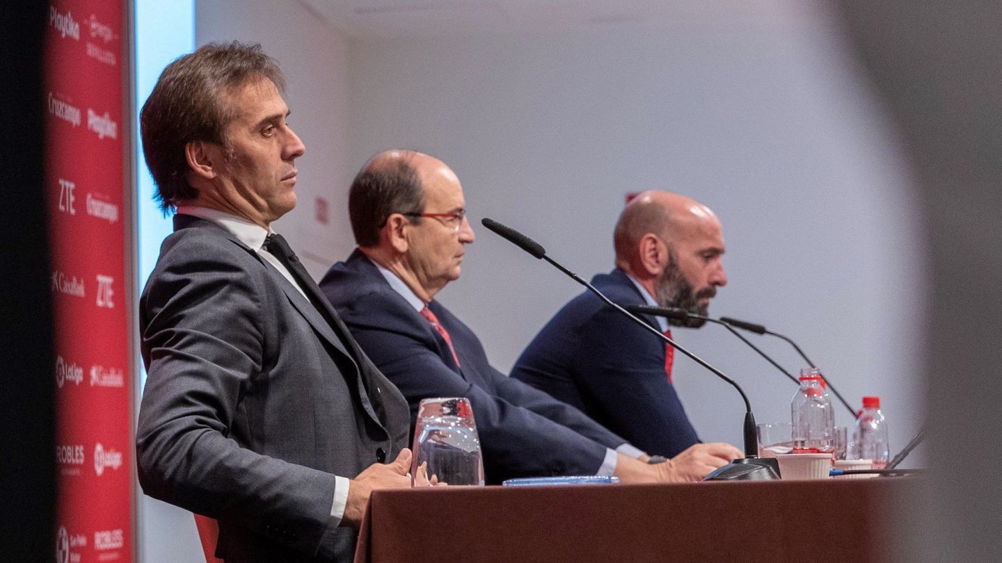 José Castro, Monchi y Lopetegui durante la presentación de éste. (EFE)