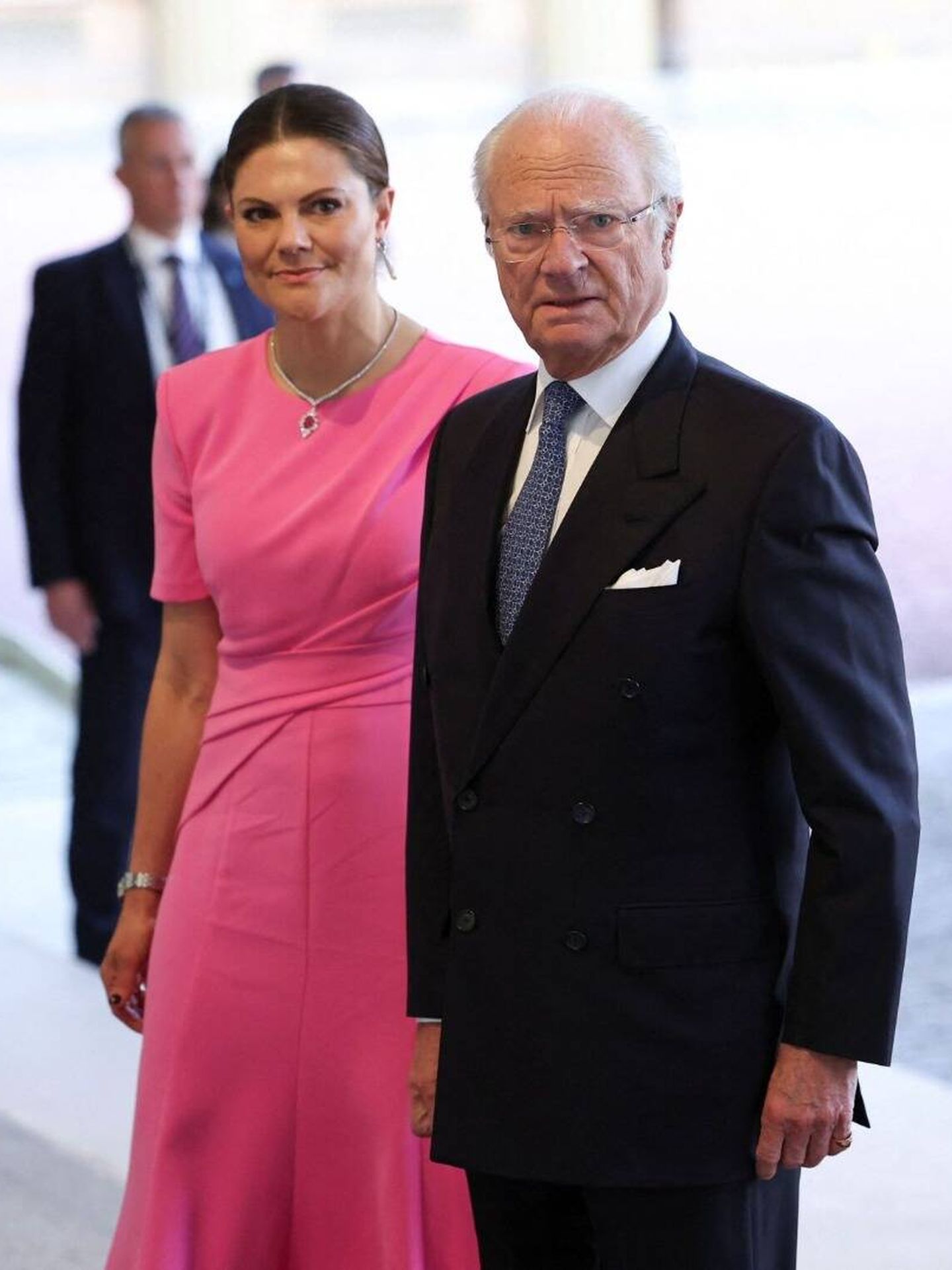 Victoria de Suecia, con su padre.  