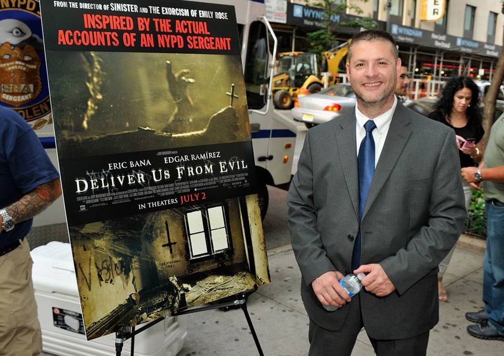 Foto: Ralph Sarchie en la presentación de la película Deliver Us From Evil. (Facebook)