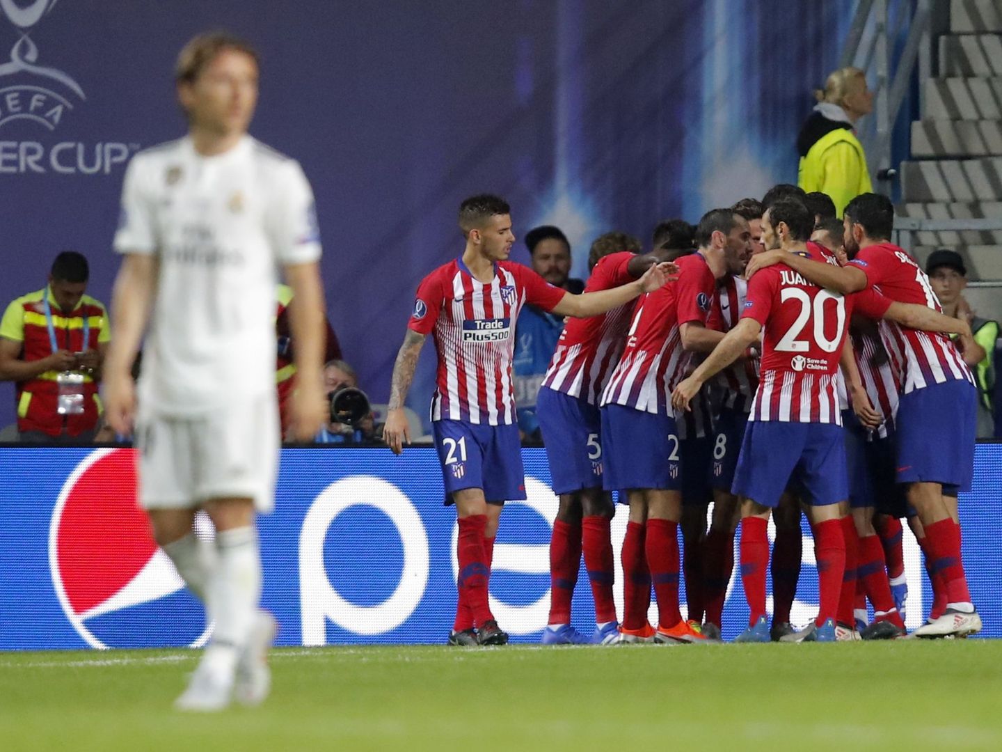 A Florentino Pérez les escoció la derrota en la Supercopa de Europa ante el Atlético de Madrid. (Reuters)