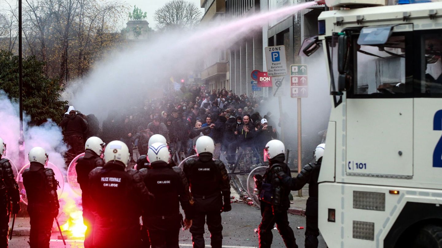 Protestas contra las medidas anticovid del Gobierno belga en Bruselas. (EFE/Stephanie Lecocq)