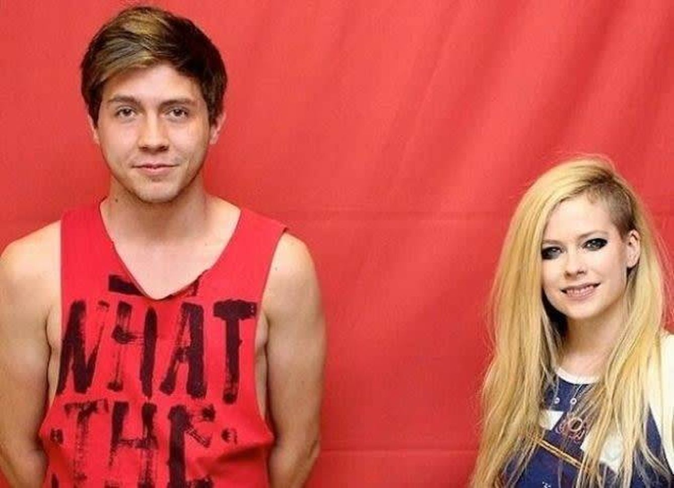 Avril Lavigne, muy cómoda con un fan.