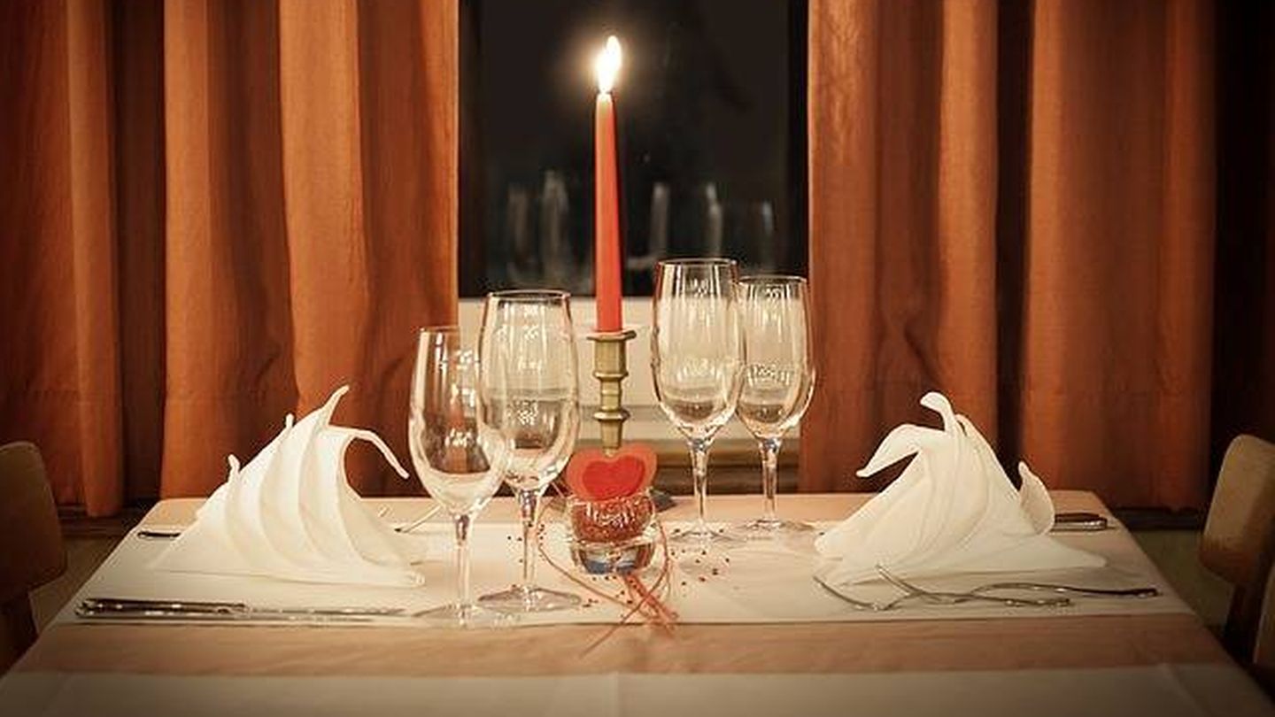 Una buen plan es una cena romántica.