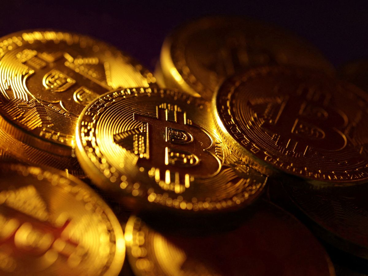 Foto: Ilustración con bitcoins. (Reuters/Dado Ruvic)