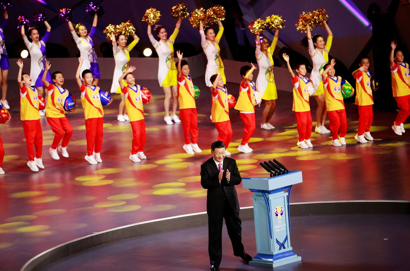 Xi Jinping, en la inauguración de la campaña de la Federación Internacional de baloncesto. (EFE)