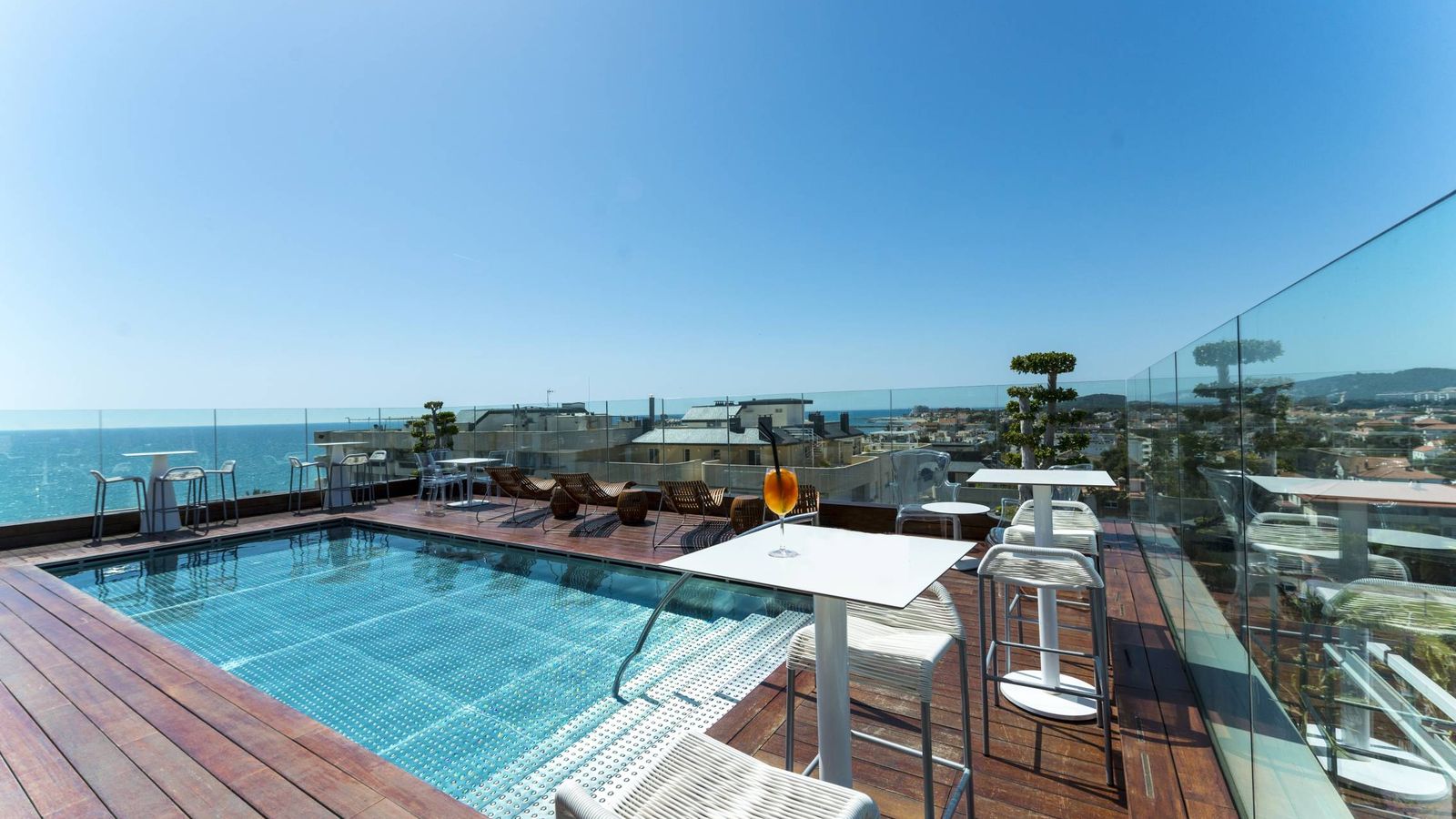 Foto: La espectacular terraza del hotel MiM Sitges, de Leo Messi. (Cortesía)