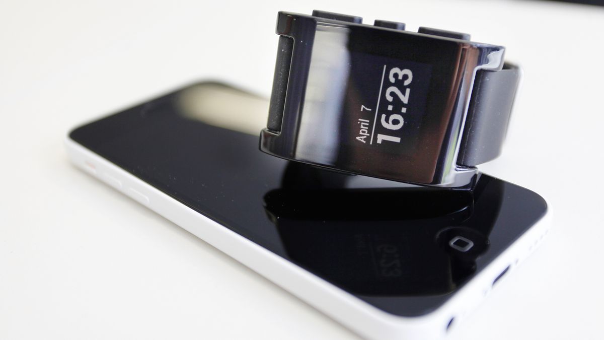 Probamos Pebble, el 'smartwatch' de diseño compatible con Apple y Android