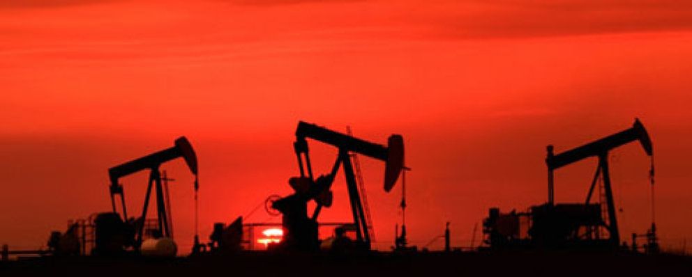 Foto: El petróleo vuelve a mirar a máximos: su precio dispara casi un 4% por la tensión en Libia