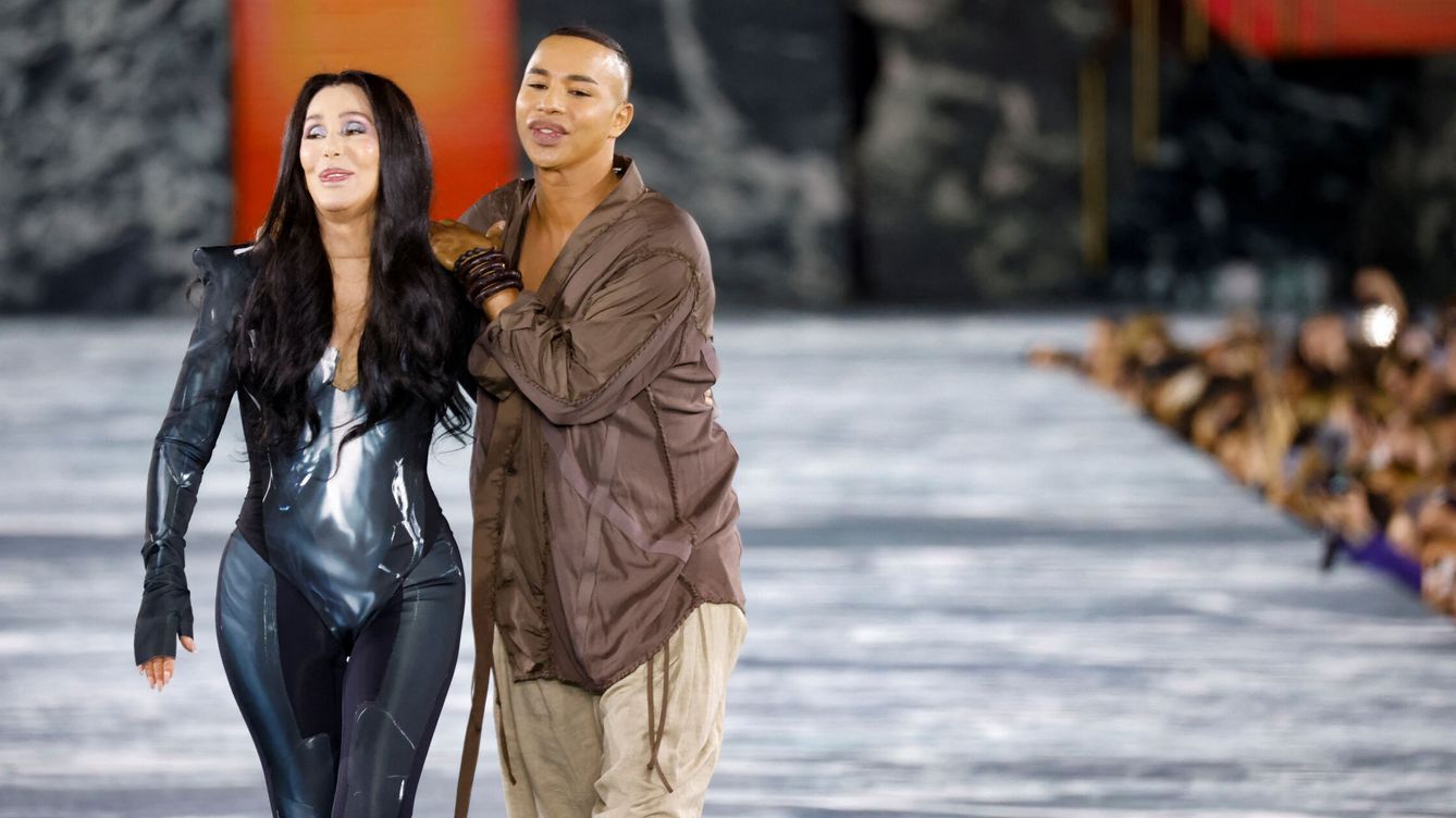 Foto: Cher y Olivier Rousteing. (Reuters/Johanna Geron)