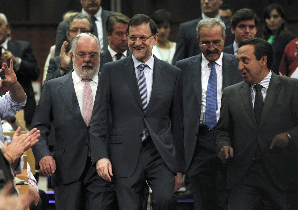 Foto: Mariano Rajoy (c) y Miguel Arias Cañete (i) (EFE)