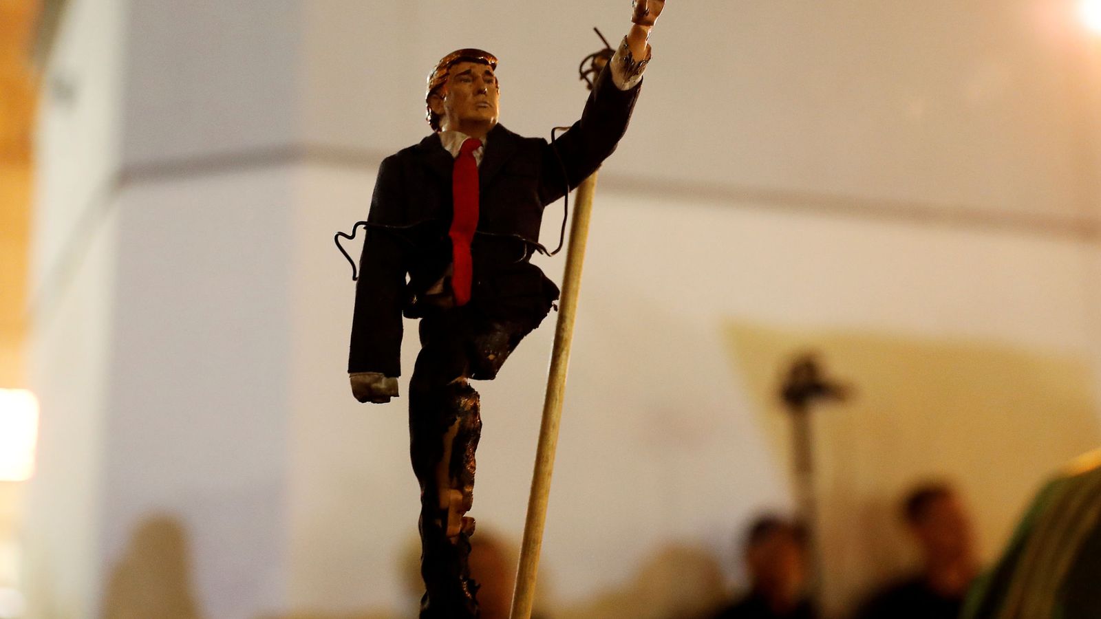 Foto: Un muñeco con la apariencia física de Donald Trump (Reuters)