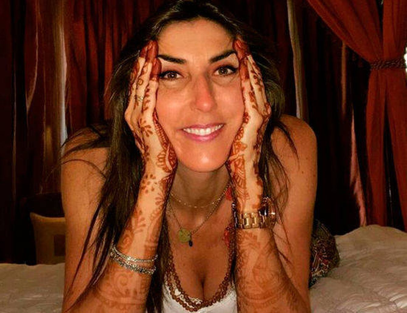 Paz Padilla con los brazos y las manos con henna (Instagram)